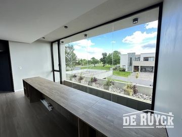 Casa a estrenar en Greenville 4 ambientes con pileta