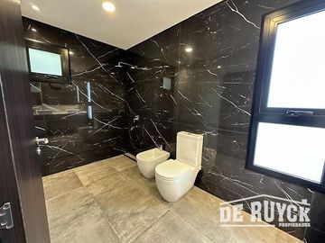 Casa a estrenar en Greenville 4 ambientes con pileta