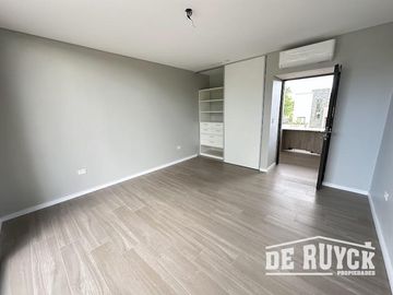 Casa a estrenar en Greenville 4 ambientes con pileta