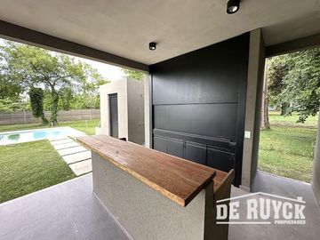 Casa a estrenar en Greenville 4 ambientes con pileta