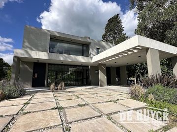 Casa a estrenar en Greenville 4 ambientes con pileta