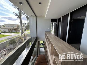 Casa a estrenar en Greenville 4 ambientes con pileta