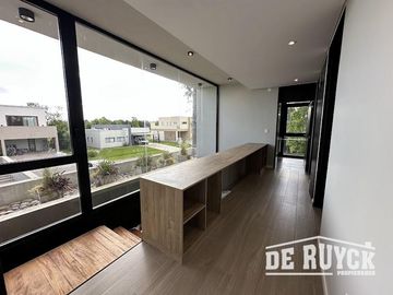 Casa a estrenar en Greenville 4 ambientes con pileta