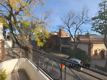 Excelente PH en Parque Chass - 4 amb con garage balcón  y terraza . Gran potencial !!