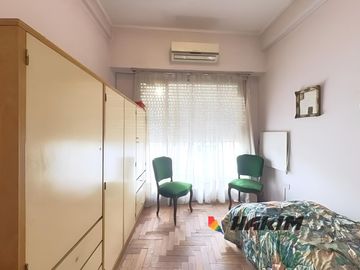 Excelente PH en Parque Chass - 4 amb con garage balcón  y terraza . Gran potencial !!