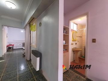 Excelente PH en Parque Chass - 4 amb con garage balcón  y terraza . Gran potencial !!