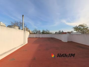 Excelente PH en Parque Chass - 4 amb con garage balcón  y terraza . Gran potencial !!