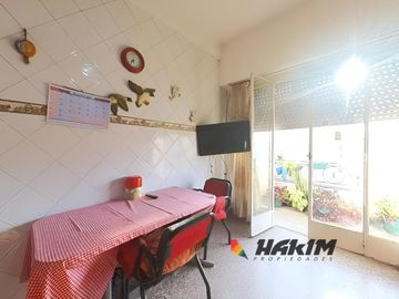 Excelente PH en Parque Chass - 4 amb con garage balcón  y terraza . Gran potencial !!