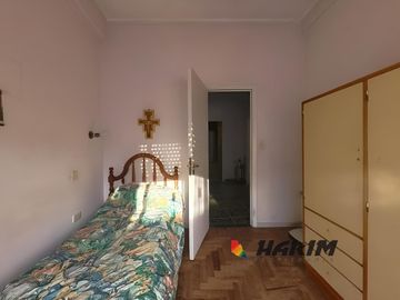 Excelente PH en Parque Chass - 4 amb con garage balcón  y terraza . Gran potencial !!