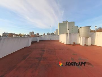 Excelente PH en Parque Chass - 4 amb con garage balcón  y terraza . Gran potencial !!