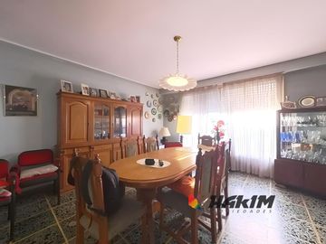 Excelente PH en Parque Chass - 4 amb con garage balcón  y terraza . Gran potencial !!