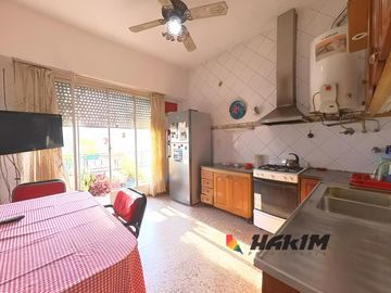 Excelente PH en Parque Chass - 4 amb con garage balcón  y terraza . Gran potencial !!