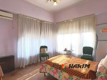 Excelente PH en Parque Chass - 4 amb con garage balcón  y terraza . Gran potencial !!