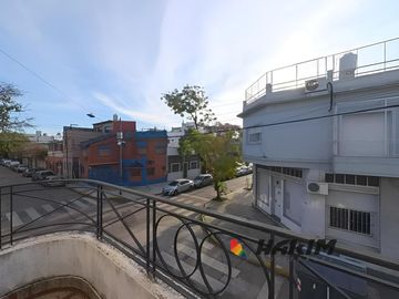 Excelente PH en Parque Chass - 4 amb con garage balcón  y terraza . Gran potencial !!