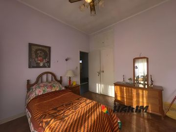 Excelente PH en Parque Chass - 4 amb con garage balcón  y terraza . Gran potencial !!