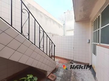 Excelente PH en Parque Chass - 4 amb con garage balcón  y terraza . Gran potencial !!