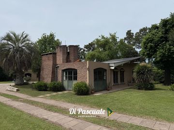 VENTA Apto Crédito Hipotecario Casa Quinta Con Dependencia, Parque, Quincho y Pileta - La Reja Sur