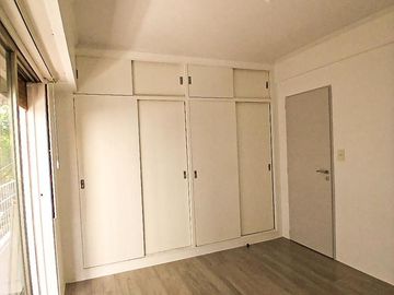 Departamento en alquiler en Olivos 2 ambientes reciclado a nuevo con balcón, A 1 cuadra de Av Maipú