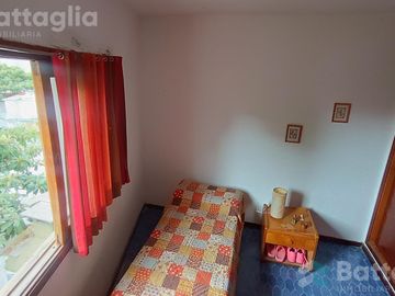 OPORTUNIDAD! triplex cerca del mar con cochera y parrilla