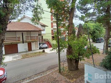 OPORTUNIDAD! triplex cerca del mar con cochera y parrilla