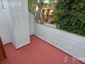 OPORTUNIDAD! triplex cerca del mar con cochera y parrilla