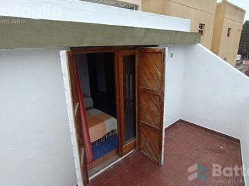 OPORTUNIDAD! triplex cerca del mar con cochera y parrilla
