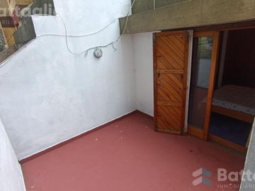 OPORTUNIDAD! triplex cerca del mar con cochera y parrilla