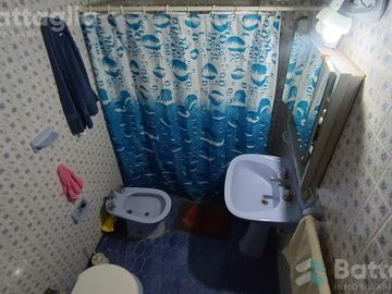 OPORTUNIDAD! triplex cerca del mar con cochera y parrilla