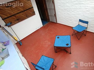 OPORTUNIDAD! triplex cerca del mar con cochera y parrilla