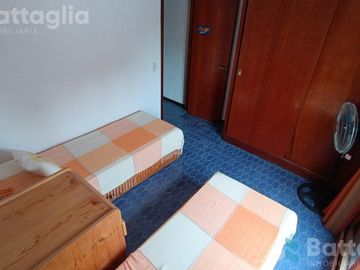 OPORTUNIDAD! triplex cerca del mar con cochera y parrilla