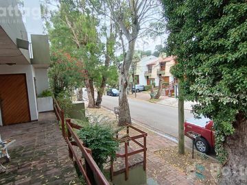 OPORTUNIDAD! triplex cerca del mar con cochera y parrilla