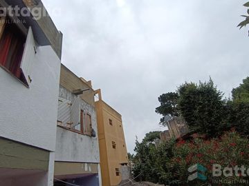 OPORTUNIDAD! triplex cerca del mar con cochera y parrilla