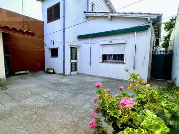 Chalet de 4 ambientes en excelente zona de Castelar Norte!