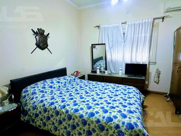 Chalet de 4 ambientes en excelente zona de Castelar Norte!