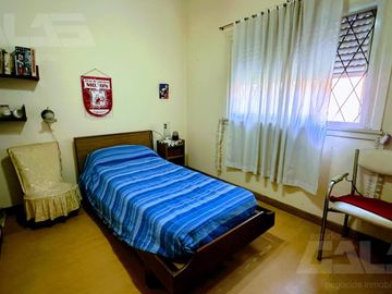 Chalet de 4 ambientes en excelente zona de Castelar Norte!