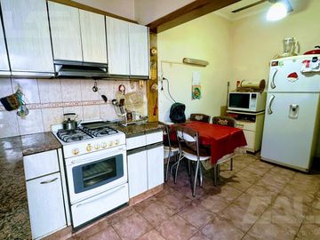 Chalet de 4 ambientes en excelente zona de Castelar Norte!