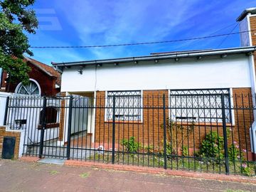 Chalet de 4 ambientes en excelente zona de Castelar Norte!