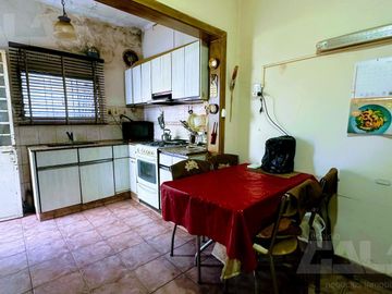 Chalet de 4 ambientes en excelente zona de Castelar Norte!