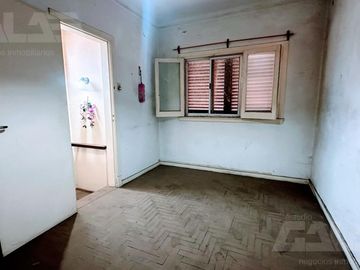 Chalet de 4 ambientes en excelente zona de Castelar Norte!