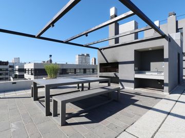 VENTA DEPARTAMENTO DE TRES AMBIENTES EN FLORES - BALCON TERRAZA - VISTA ABIERTA - FULL AMENITIES