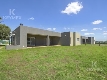 Casa de diseño racionalista en una planta a estrenar - LA MAGDALENA BARRIO CERRADO - CANNING