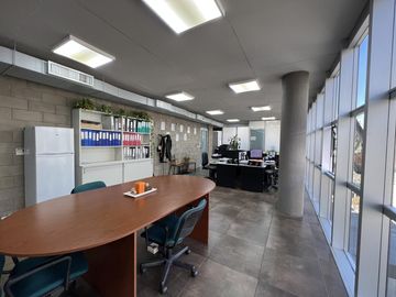 Edificio de oficinas en venta - Excelente zona - Saavedra