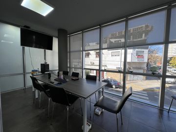 Edificio de oficinas en venta - Excelente zona - Saavedra