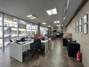 Edificio de oficinas en venta - Excelente zona - Saavedra