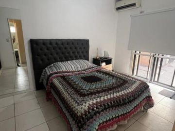 Casa en Castelar Norte con jardín y cochera