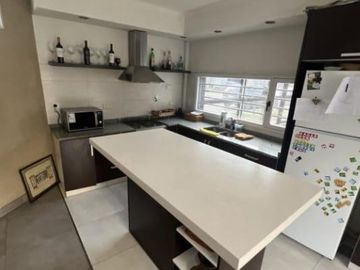 Casa en Castelar Norte con jardín y cochera