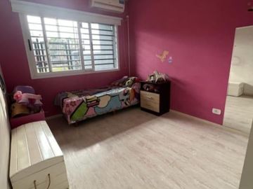 Casa en Castelar Norte con jardín y cochera