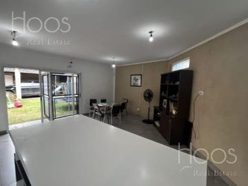 Casa en Castelar Norte con jardín y cochera