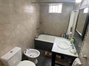 Casa en Castelar Norte con jardín y cochera