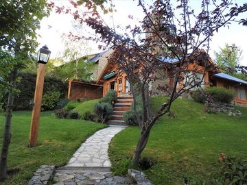 Venta casa 2 dorm c/ quincho B°Altos del Chapelco, San Martin de Los Andes